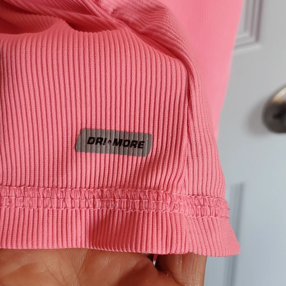 Women's Exercise blouse. - Picture 5 of 6